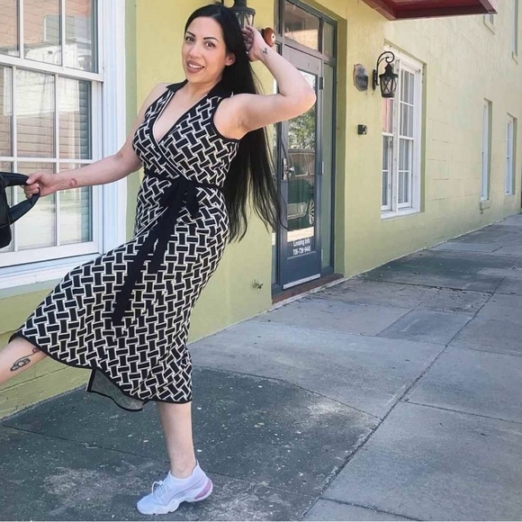 Women's Collared Sleeveless Vintage Weave Neutral Sweaterknit Midi Wrap Dress - Picture 5 of 10